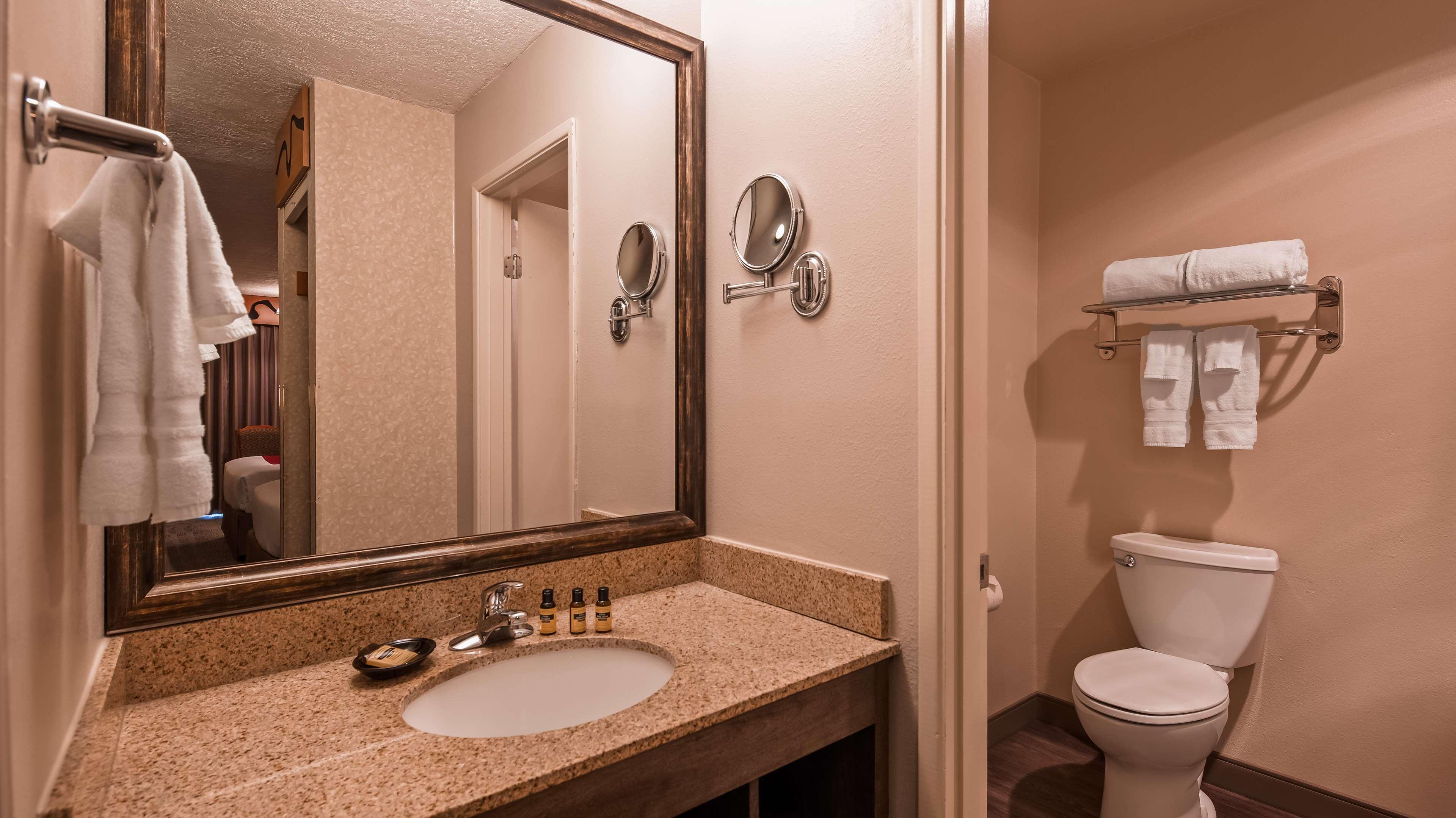 Best Western Plus Rivershore Hotel Oregon City Exterior foto
