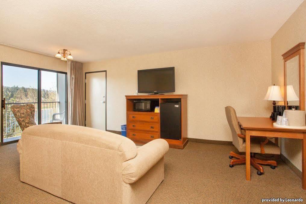 Best Western Plus Rivershore Hotel Oregon City Exterior foto